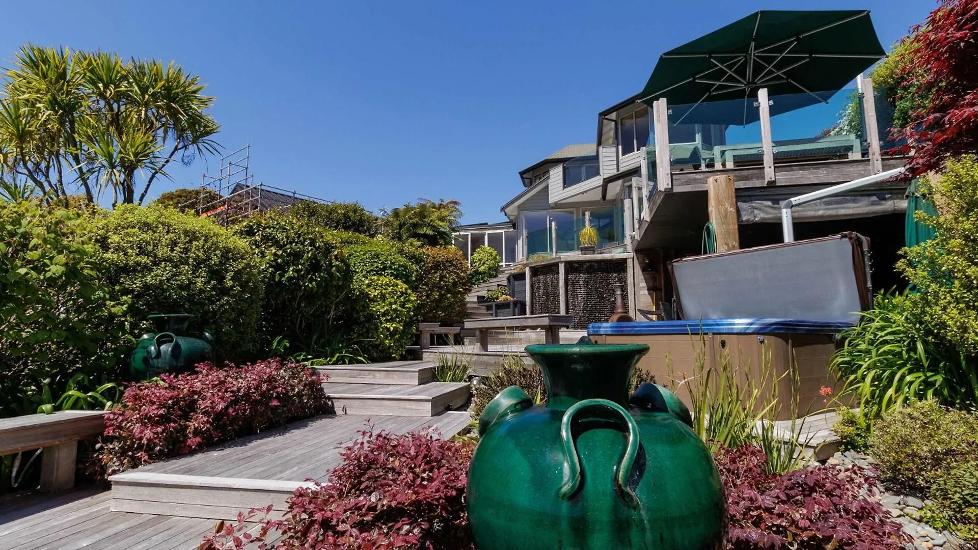 The Bach - Luxury Waterfront Living With Spa Pool 로토루아 펜션