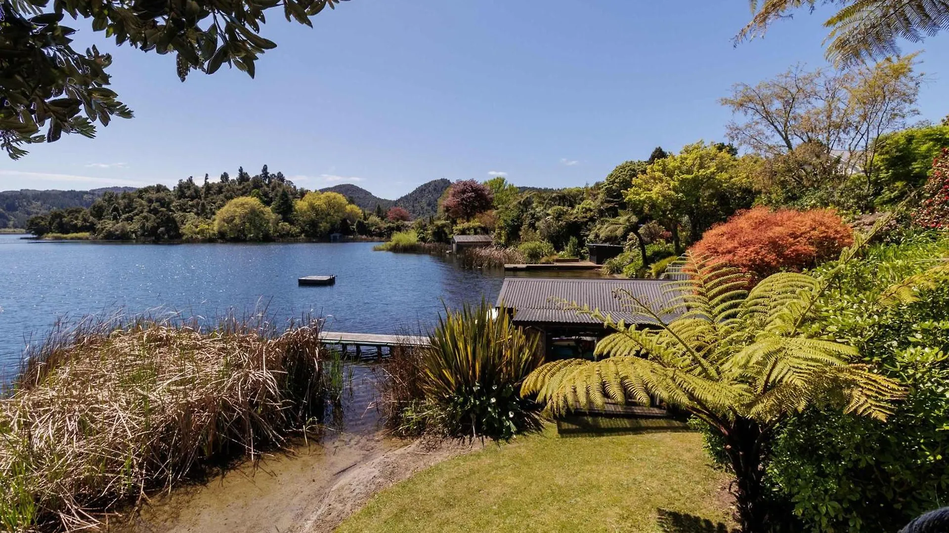 The Bach - Luxury Waterfront Living With Spa Pool Rotorua 0*,  Neuseeland