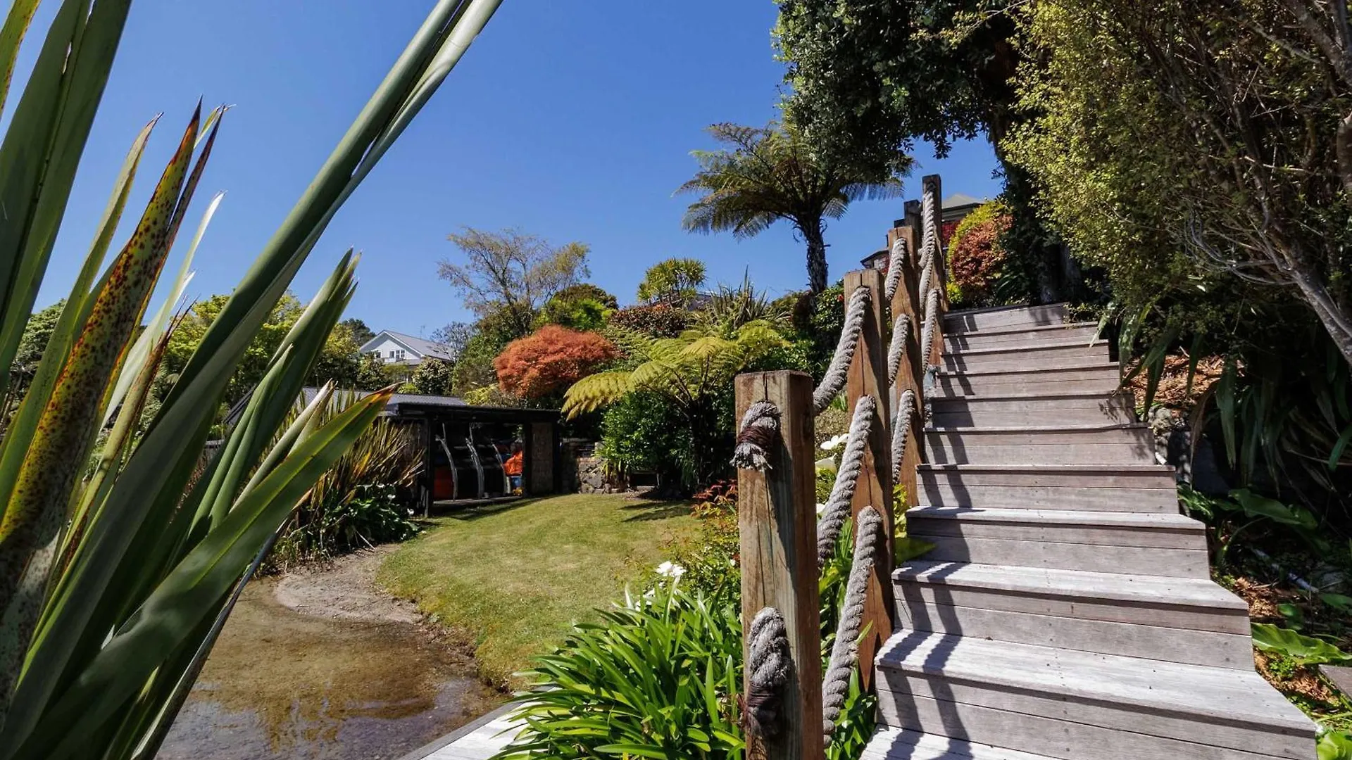 Ferienhaus The Bach - Luxury Waterfront Living With Spa Pool Rotorua Neuseeland