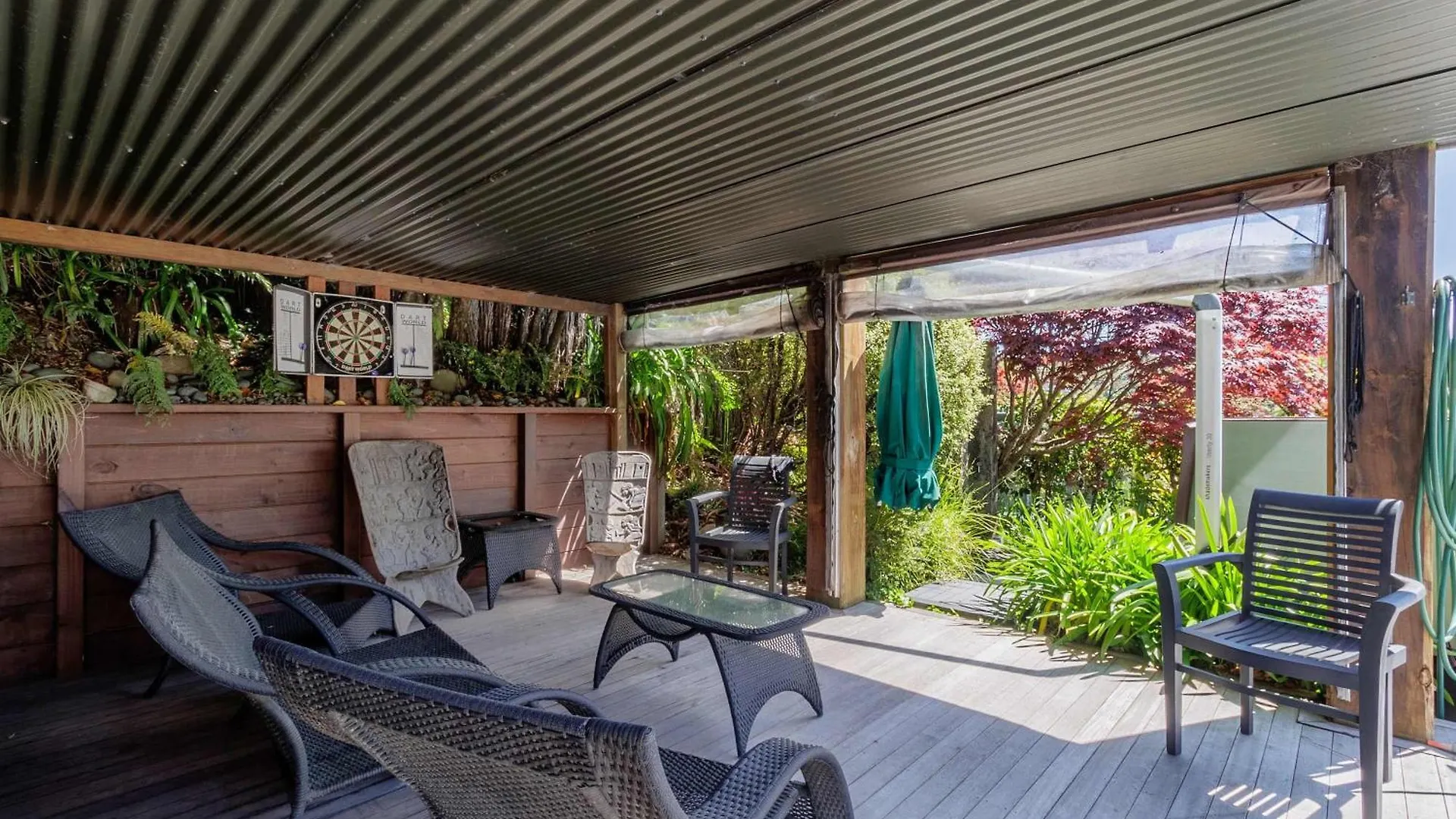 The Bach - Luxury Waterfront Living With Spa Pool Rotorua