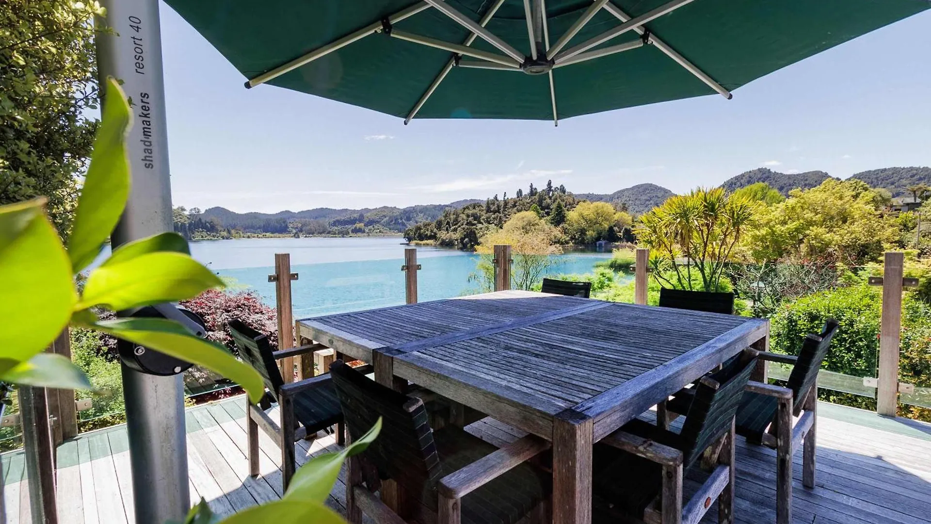 The Bach - Luxury Waterfront Living With Spa Pool Rotorua 0*,  Neuseeland