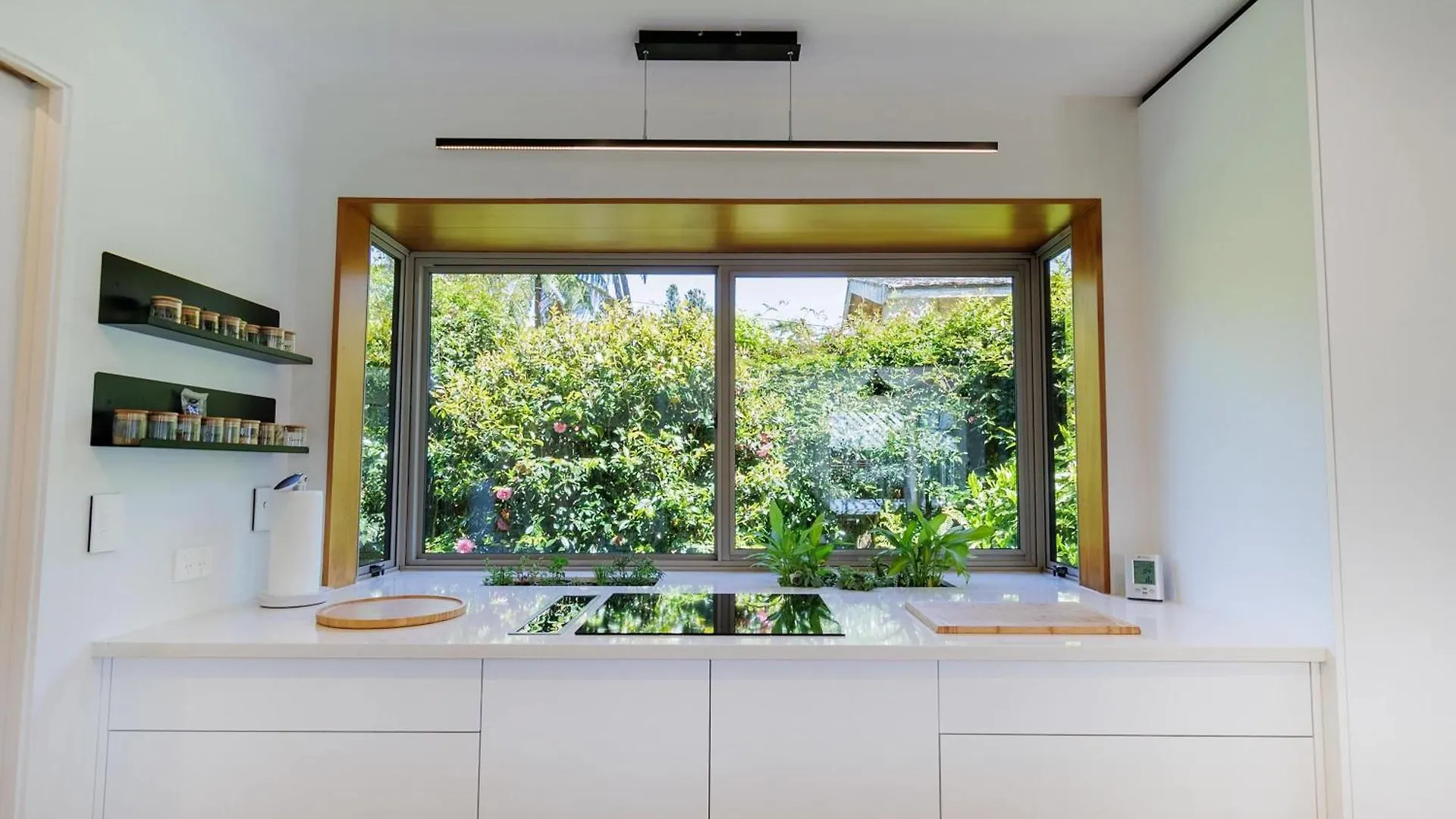 The Bach - Luxury Waterfront Living With Spa Pool Rotorua Ferienhaus